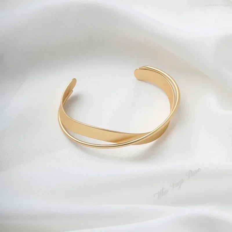 DL Stainless Steel Adjustable New Design Gold Plated Bracelet (USA Edition)