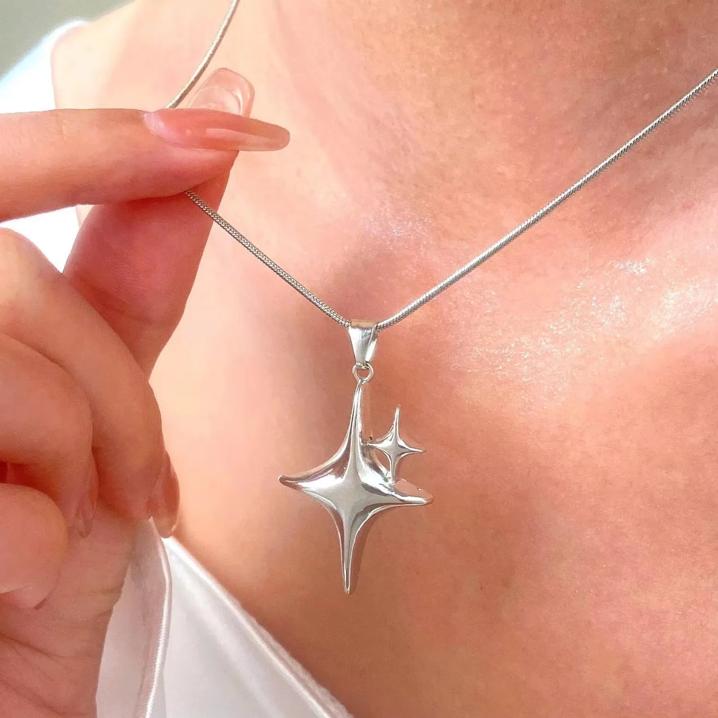 DL Y2K Simple Choker Necklace Four Pointed Star Adjustable Crucifix Pendant Necklace (Korean Edition)