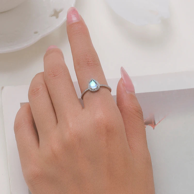 DL 925 Sterling Silver Exquisite Water Drop Moonstone Female Finger Ring (Korean Edition)