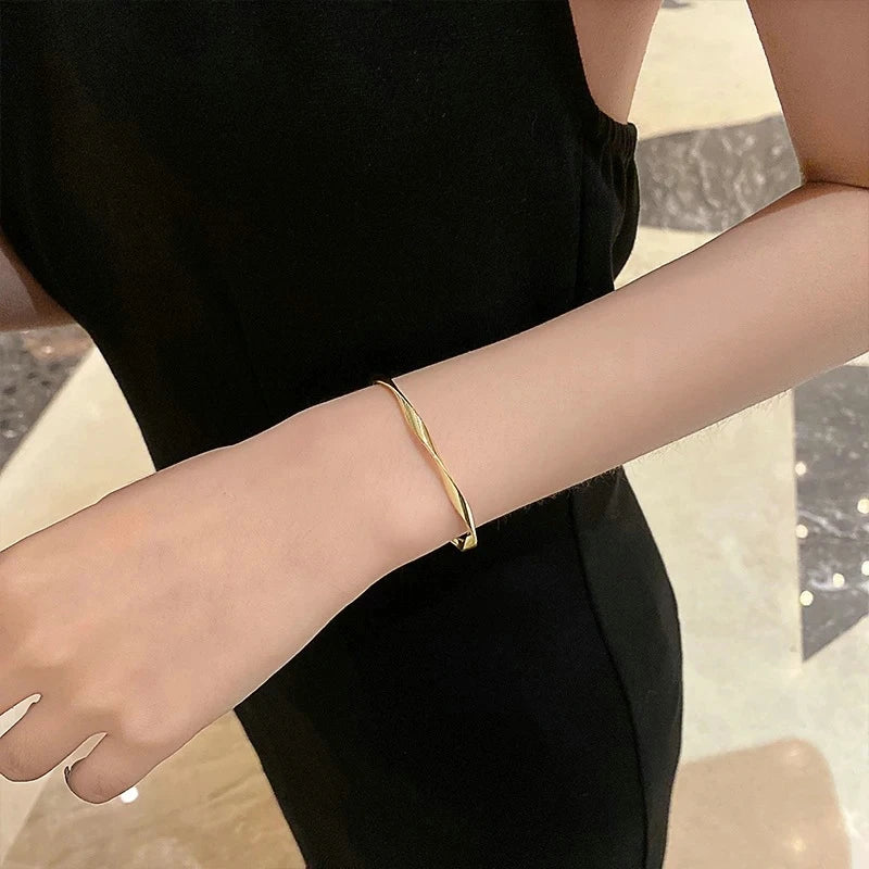 DL Classic Retro Twisted Bracelet (USA Edition)