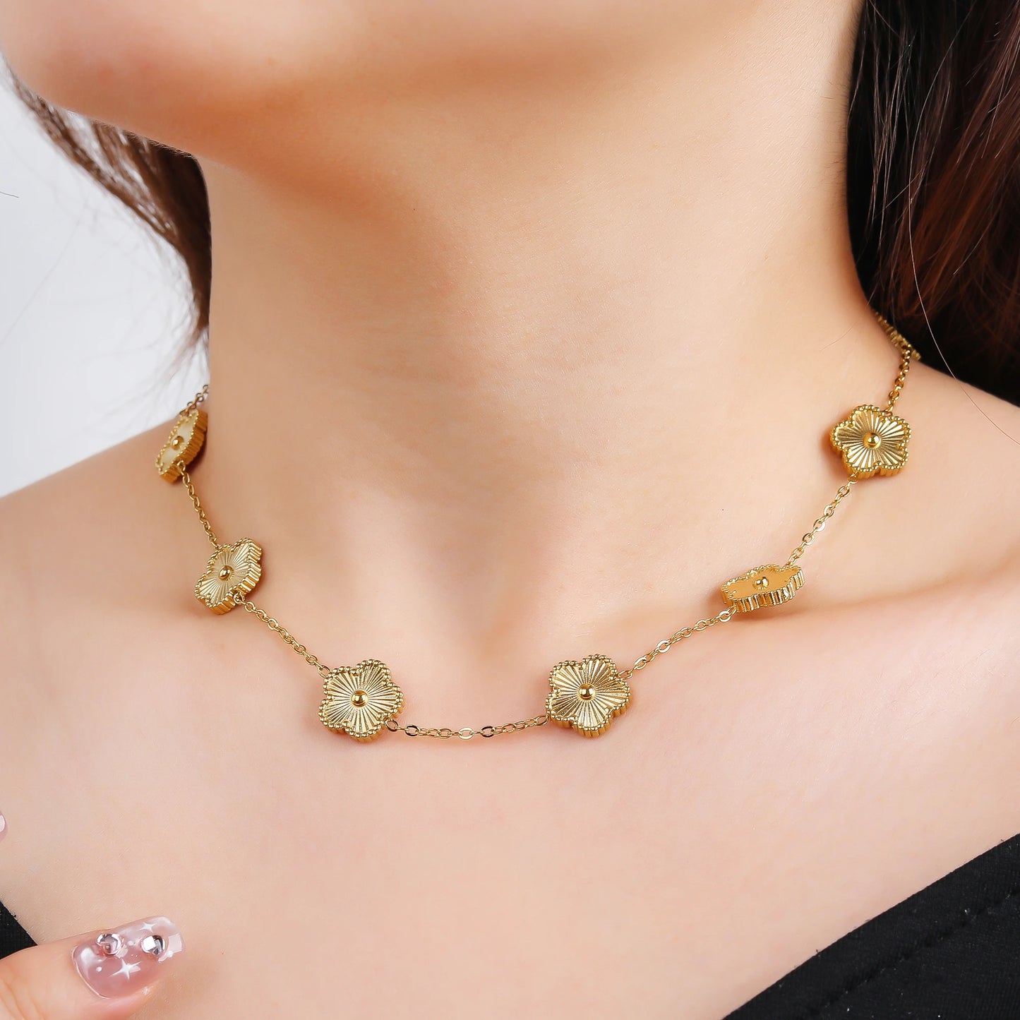 DL lower Y2K Laser Stainless Steel Five Leaf Flower Waterproof Necklace (Korean Edition)