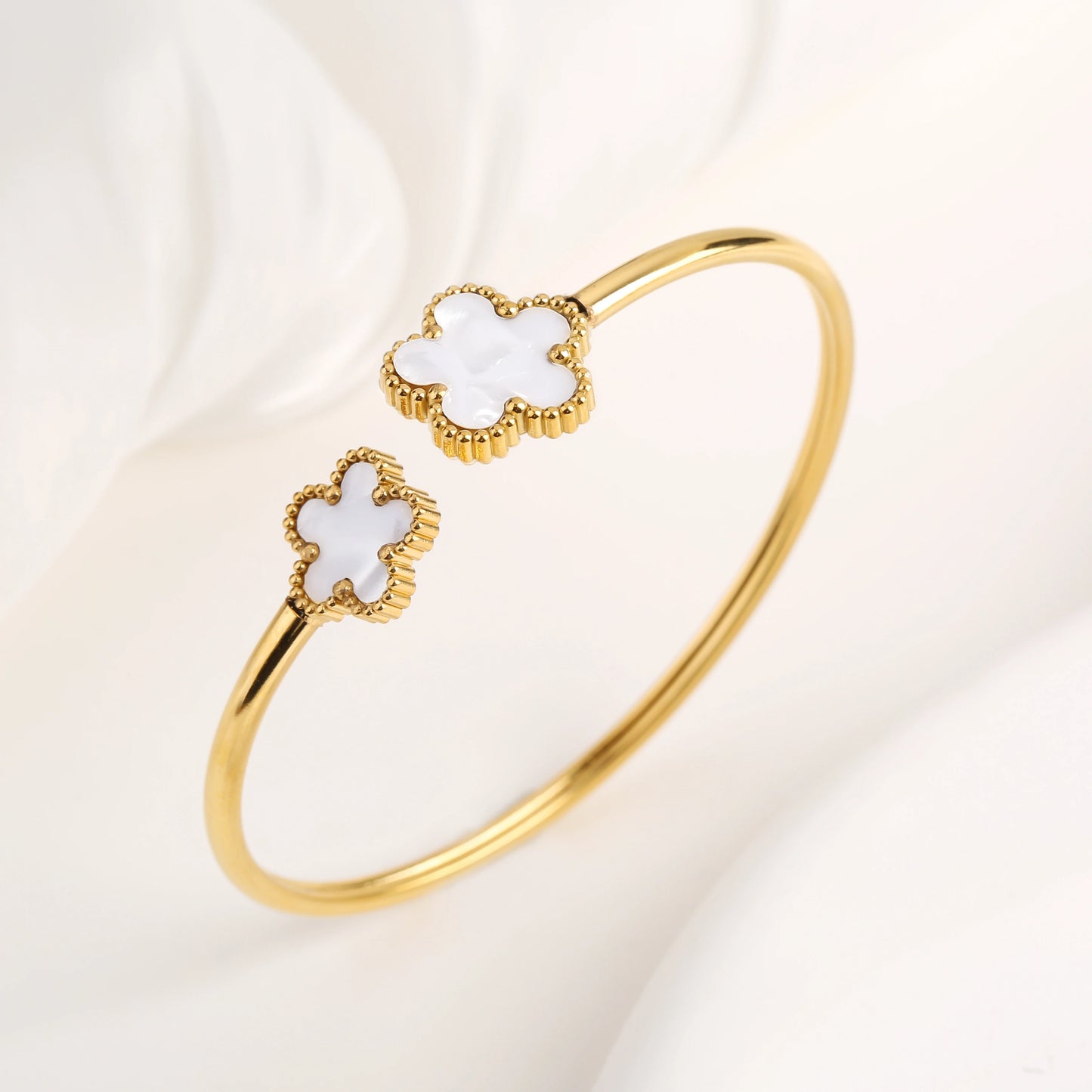 DL Stainless Steel Gold-Plated Five Leaf Flower Open Bangle Bracelet (Canadian Edition)