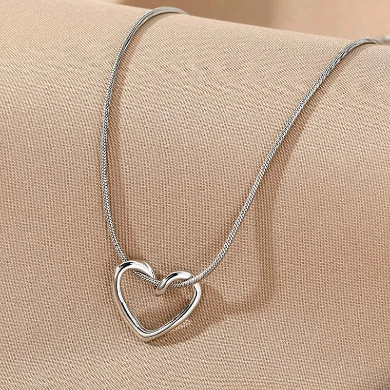 DL  Simple Hollow Love Heart Pendant Necklace (Canadian Edition)