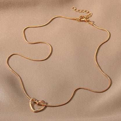 DL  Simple Hollow Love Heart Pendant Necklace (Canadian Edition)