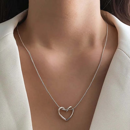 DL  Simple Hollow Love Heart Pendant Necklace (Canadian Edition)