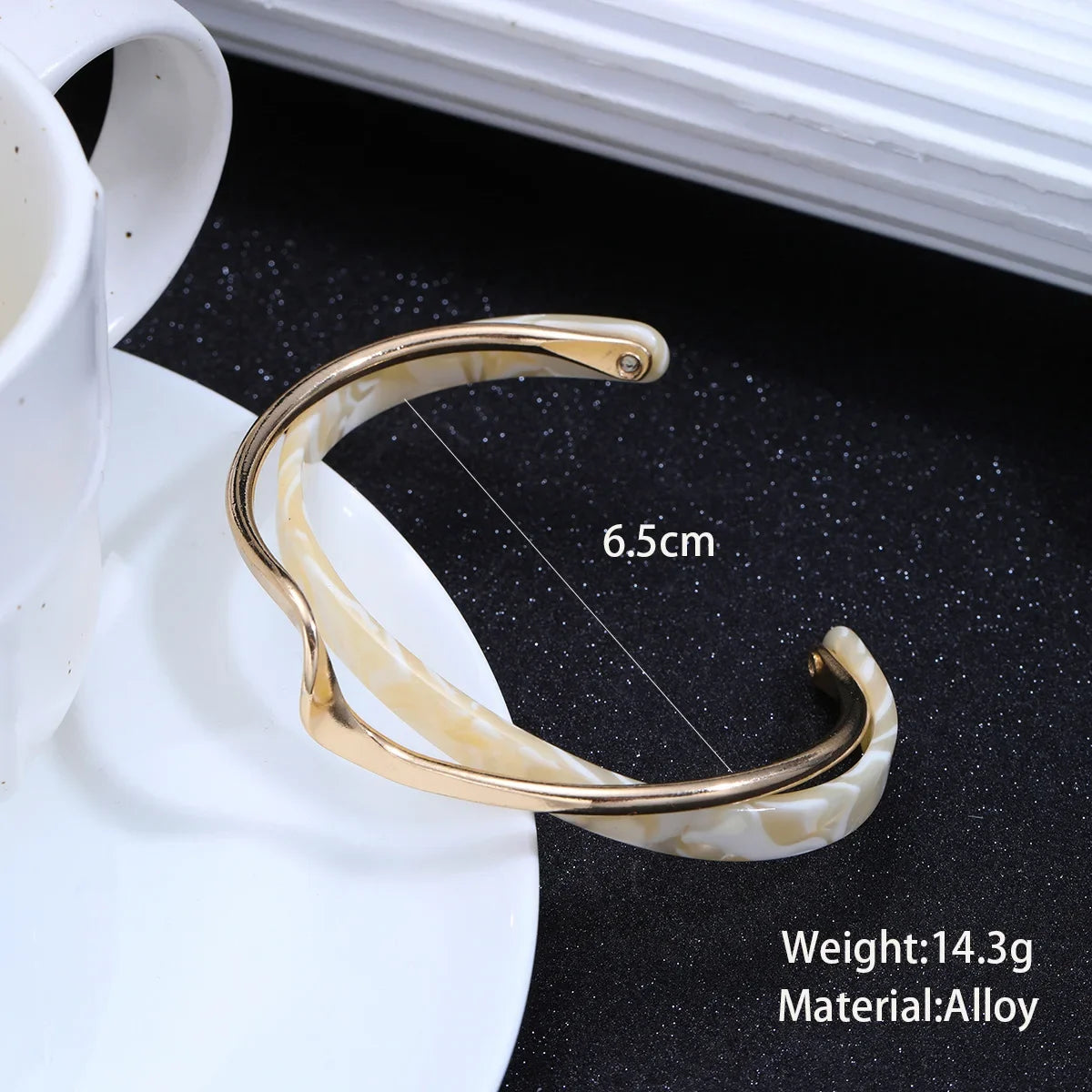 DL Luxury White Shellfis Board Bracelet Bend Metallic Texture Bracelet (Korean Edition)