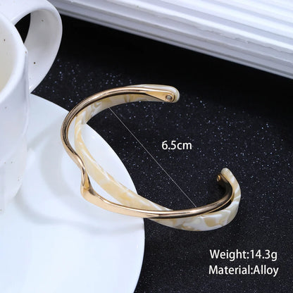 DL Luxury White Shellfis Board Bracelet Bend Metallic Texture Bracelet (Korean Edition)