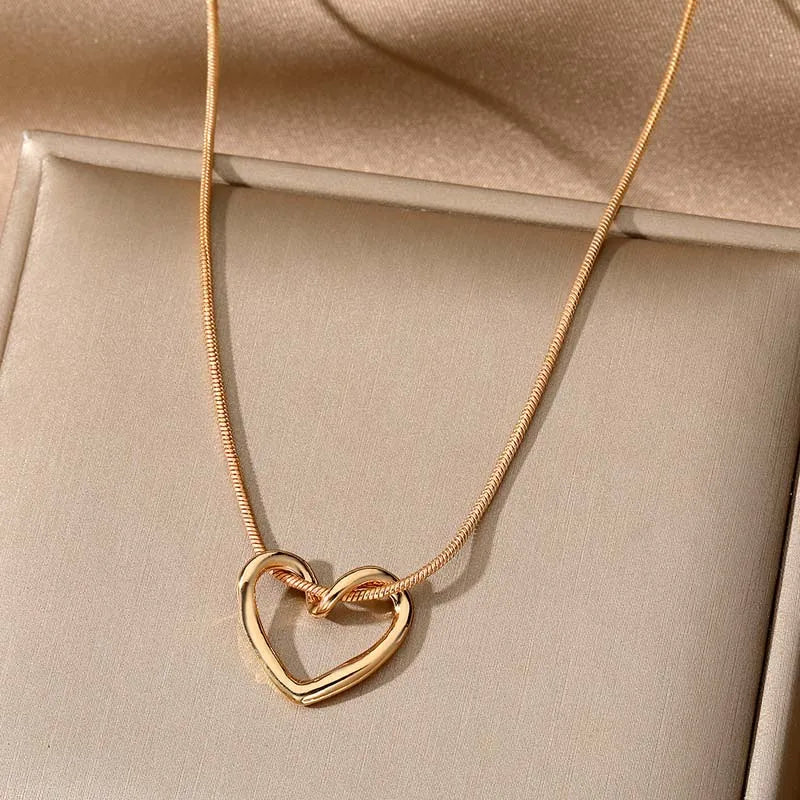 DL  Simple Hollow Love Heart Pendant Necklace (Canadian Edition)