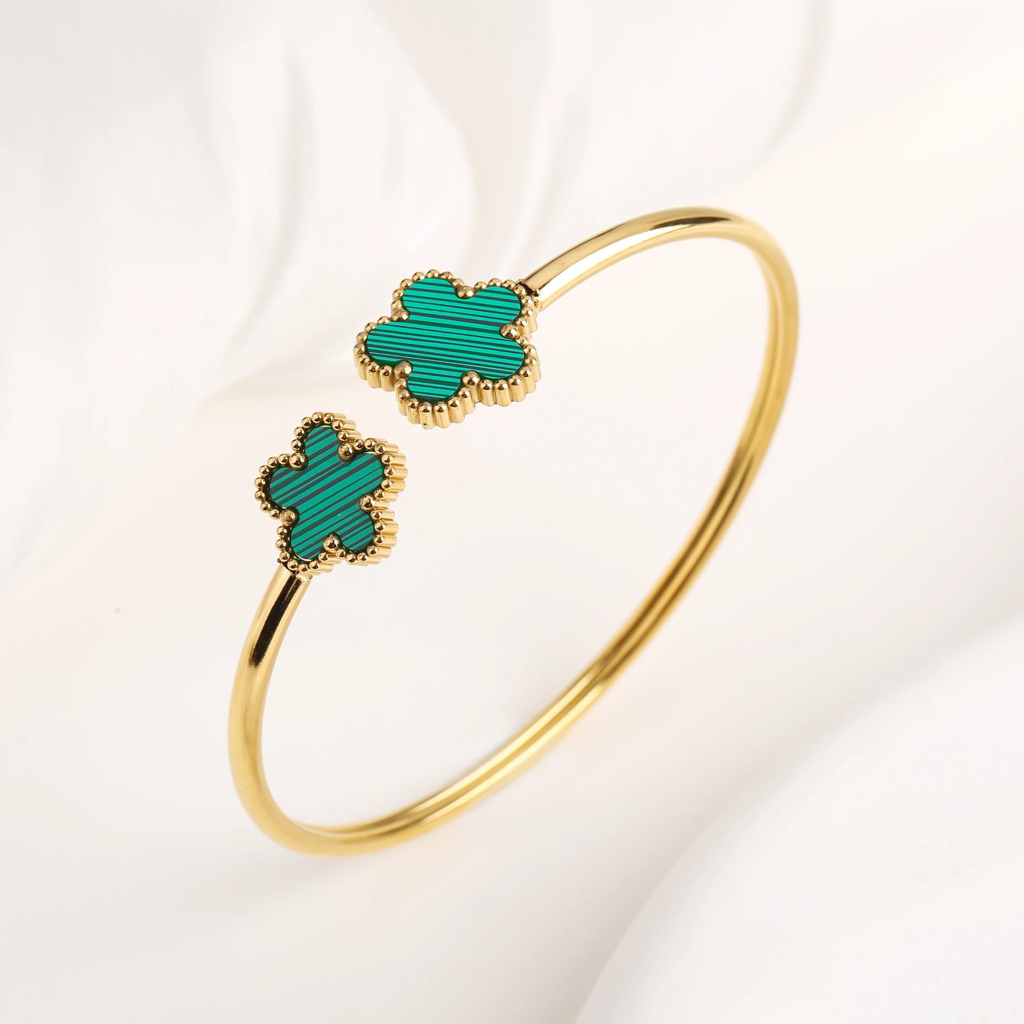 DL Stainless Steel Gold-Plated Five Leaf Flower Open Bangle Bracelet (Canadian Edition)