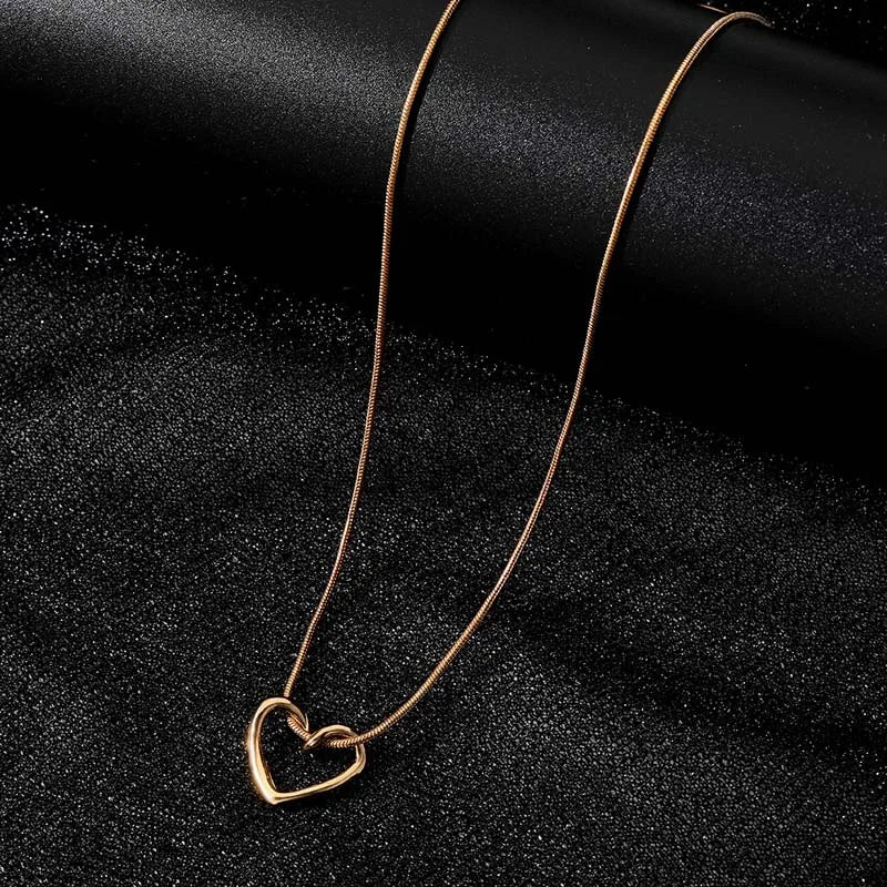 DL  Simple Hollow Love Heart Pendant Necklace (Canadian Edition)
