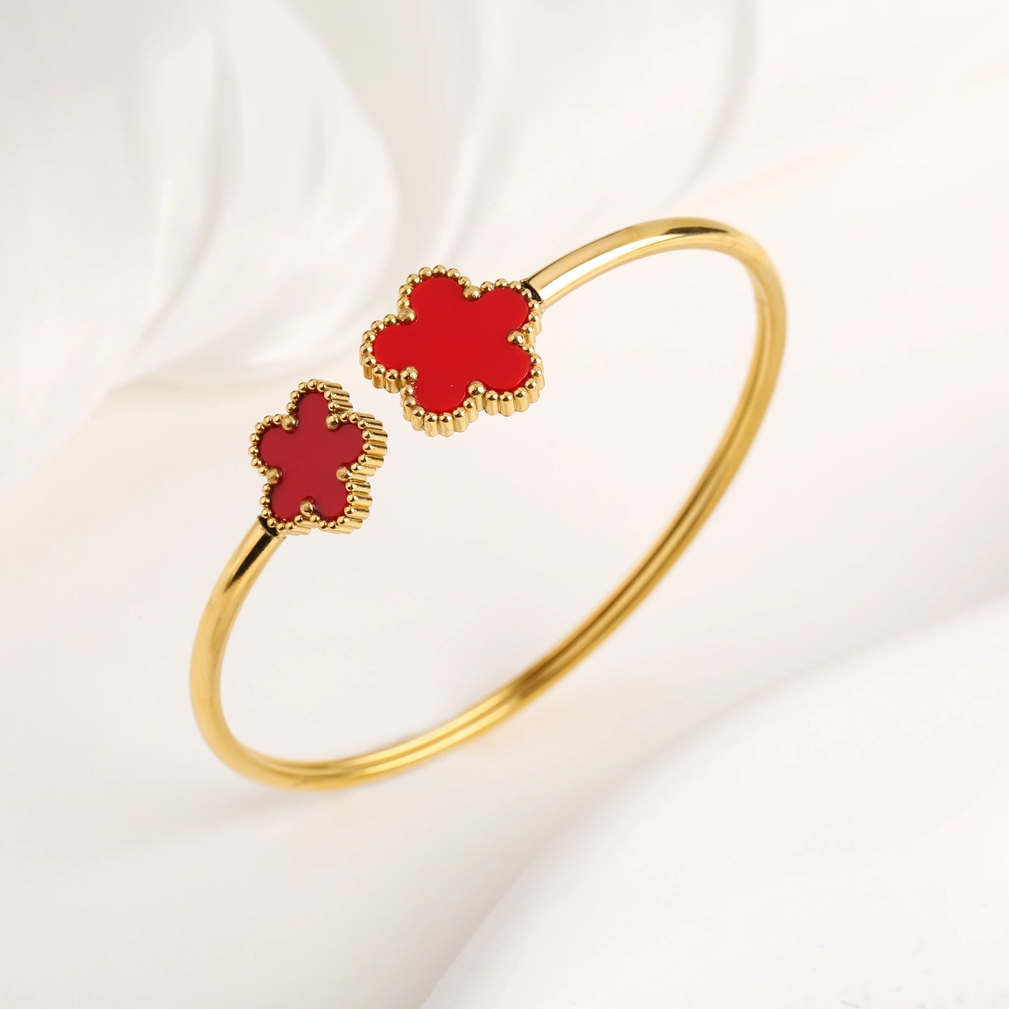 DL Stainless Steel Gold-Plated Five Leaf Flower Open Bangle Bracelet (Canadian Edition)