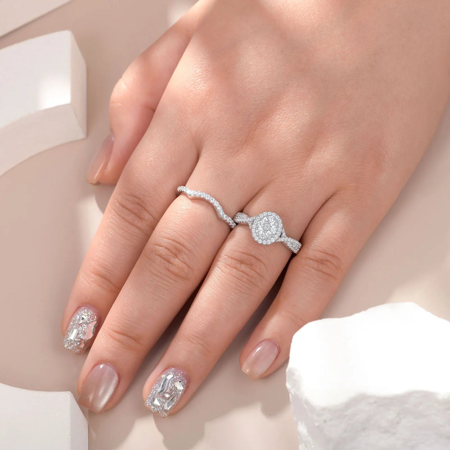DL 925 Sterling Silver Oval Halo Cubic Zircon Bridal Ring (Korean Edition)