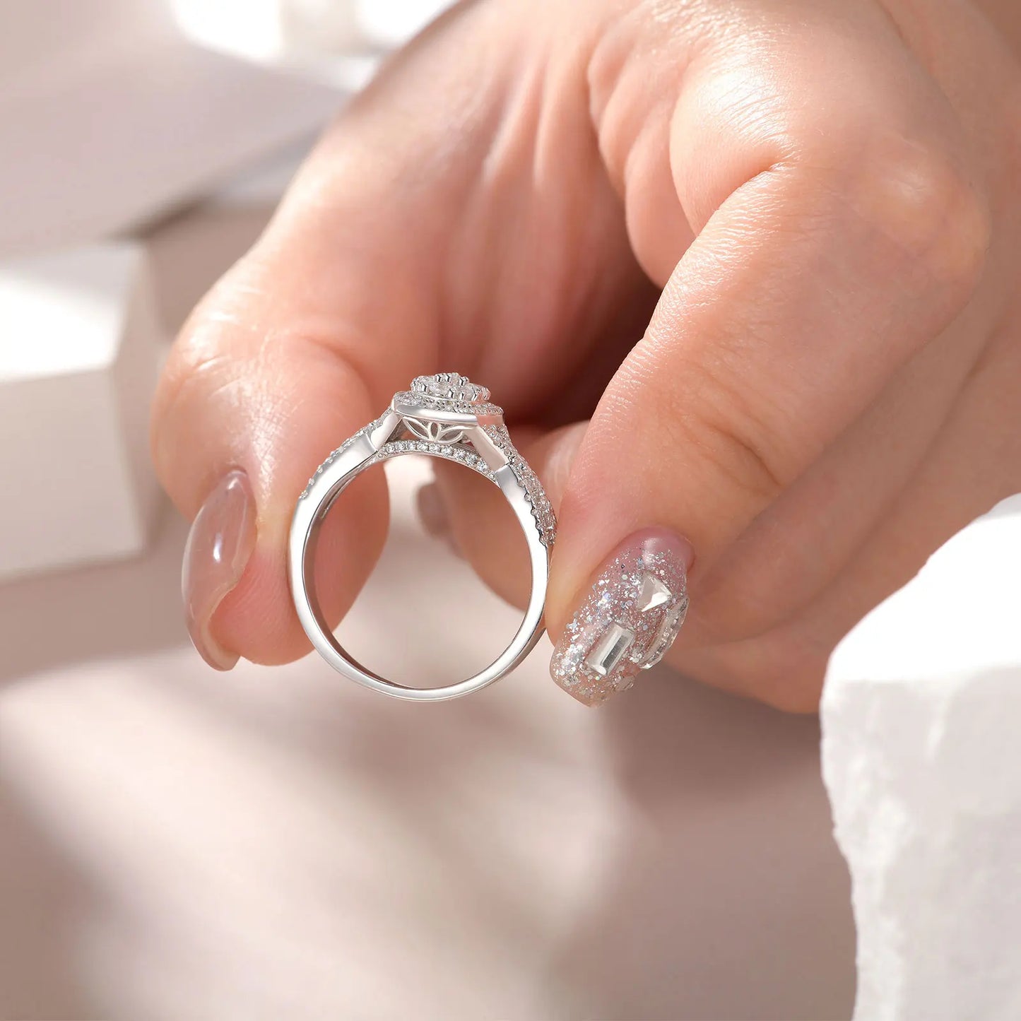 DL 925 Sterling Silver Oval Halo Cubic Zircon Bridal Ring (Korean Edition)